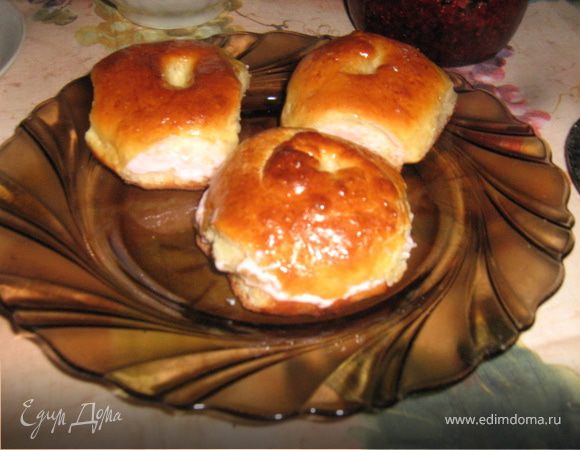 Булочки с кремом в ромовой глазури