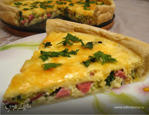 Сырный киш с луком-пореем, ветчиной и петрушкой