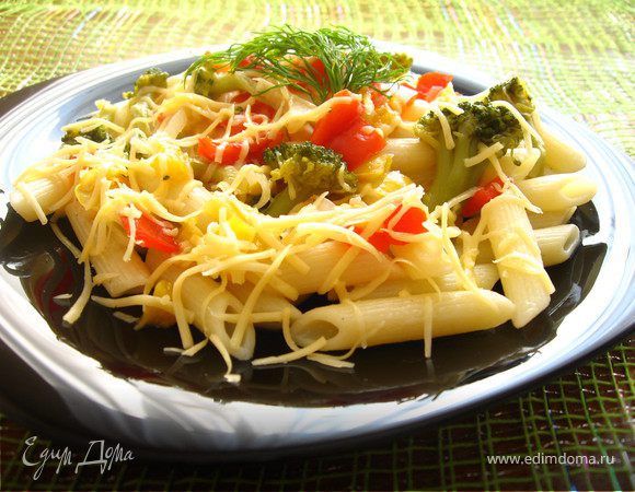 Пенне с брокколи, болгарским перцем и сыром Пенне с брокколи, болгарским перцем и сыром