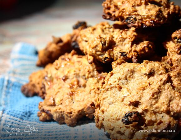 Сытно,вкусно,полезно-овсяные лепешки с изюмом,яблоком,бананом и орешками