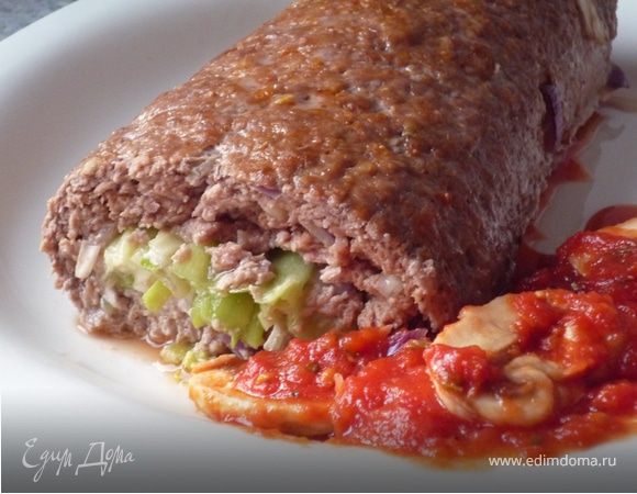 Нежный рулет из рубленого мяса с начинкой из лука-порея и сливочного сыра Нежный рулет из рубленого мяса с начинкой из лука-порея и сливочного сыра