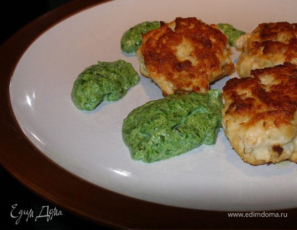 Котлеты из индейки со шпинатным соусом