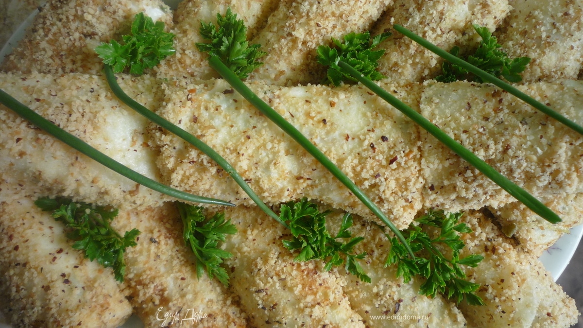 Закусочные рулетики с рыбой в ореховой панировке