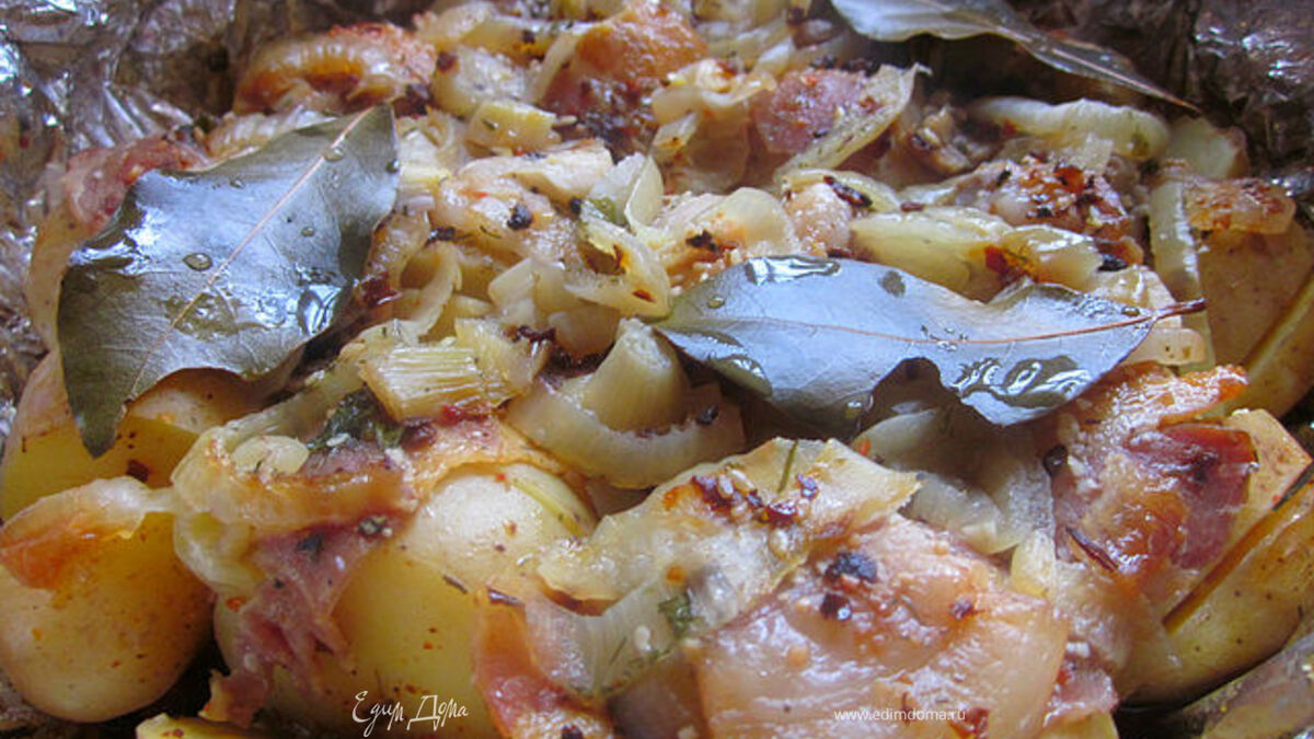 Молодая картошка, запечённая в фольге