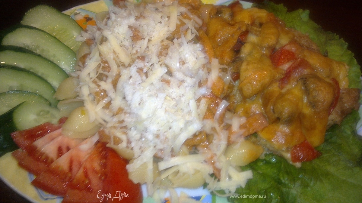 Плотный и сытный ужин для моих мужчин (Паста под соусом с овощами и ветчиной,Куриное мясо с грибами и помидором)