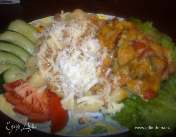 Плотный и сытный ужин для моих мужчин (Паста под соусом с овощами и ветчиной,Куриное мясо с грибами и помидором)