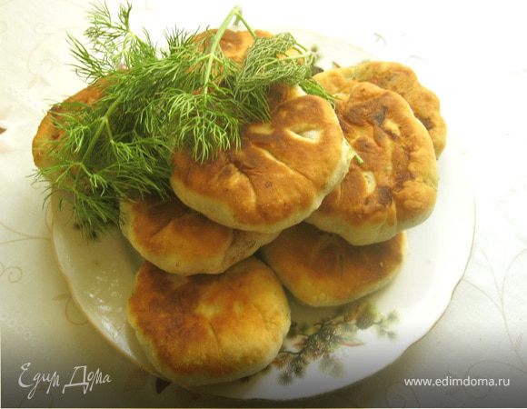 Жареные пирожки с картошкой.