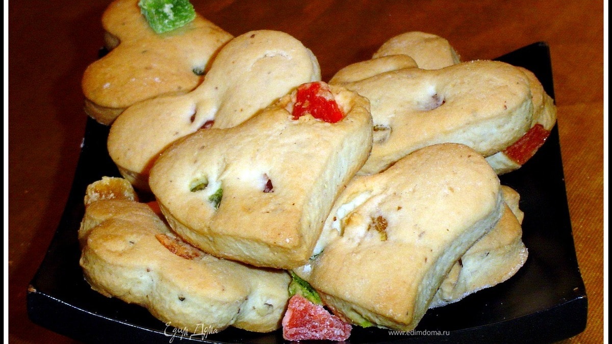 Постное печенье с орехами и цукатами