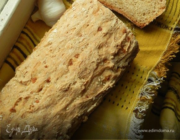 Хлеб ржано-пшеничный с томатом и чесноком