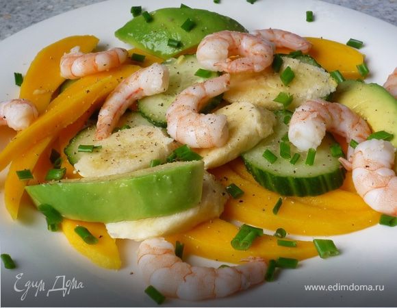 Экзотический салат с манго, авокадо и креветками