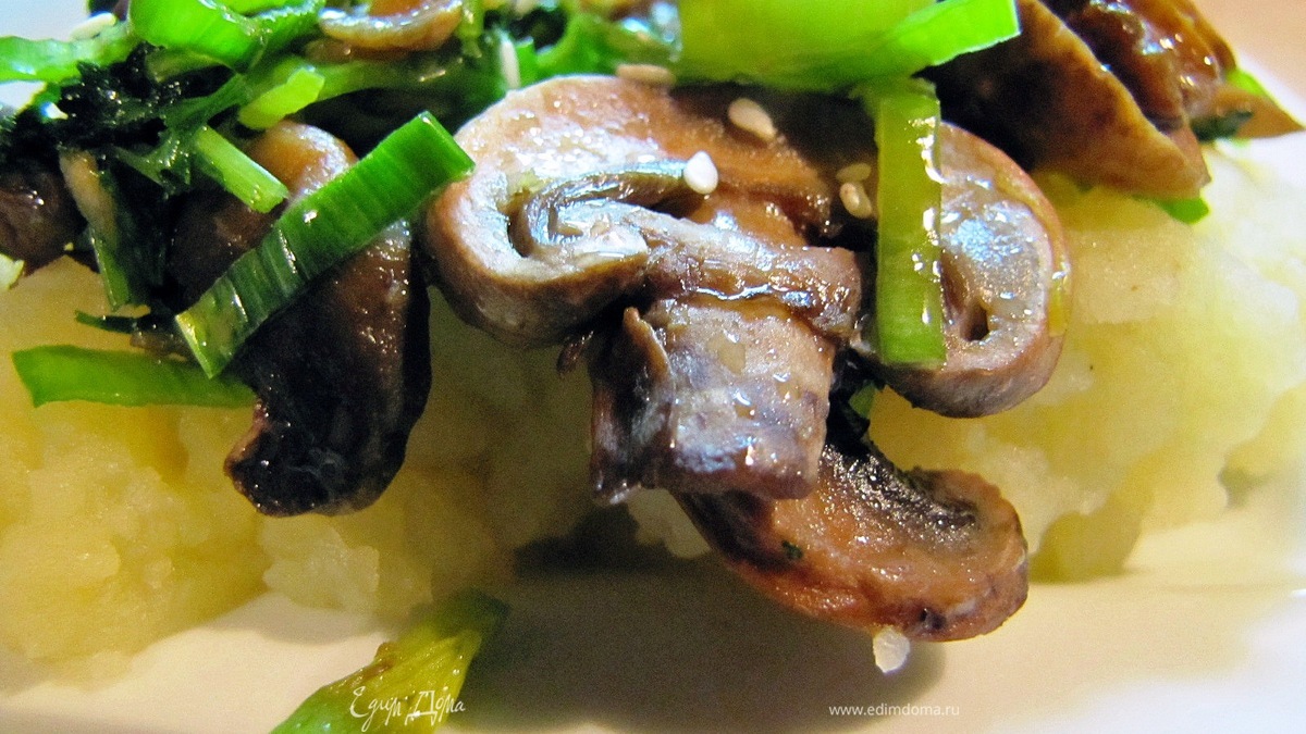 Грибочки жареные с имбирем и кунжутом