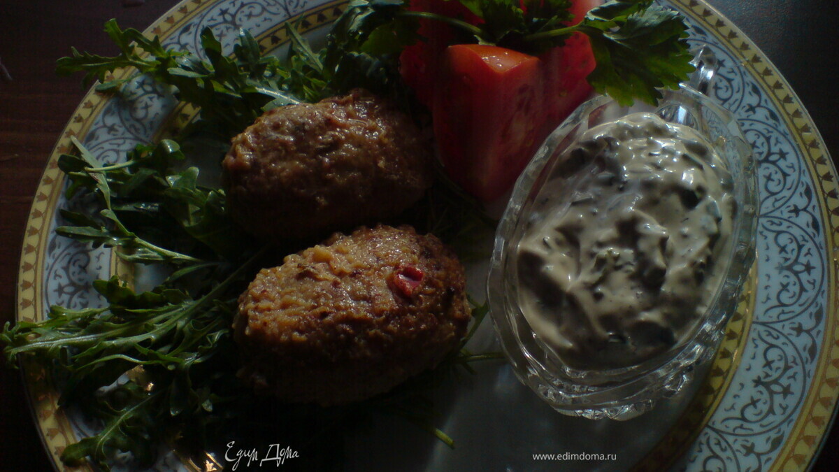 Котлетки с паприкой и соусом из бальзамического уксуса