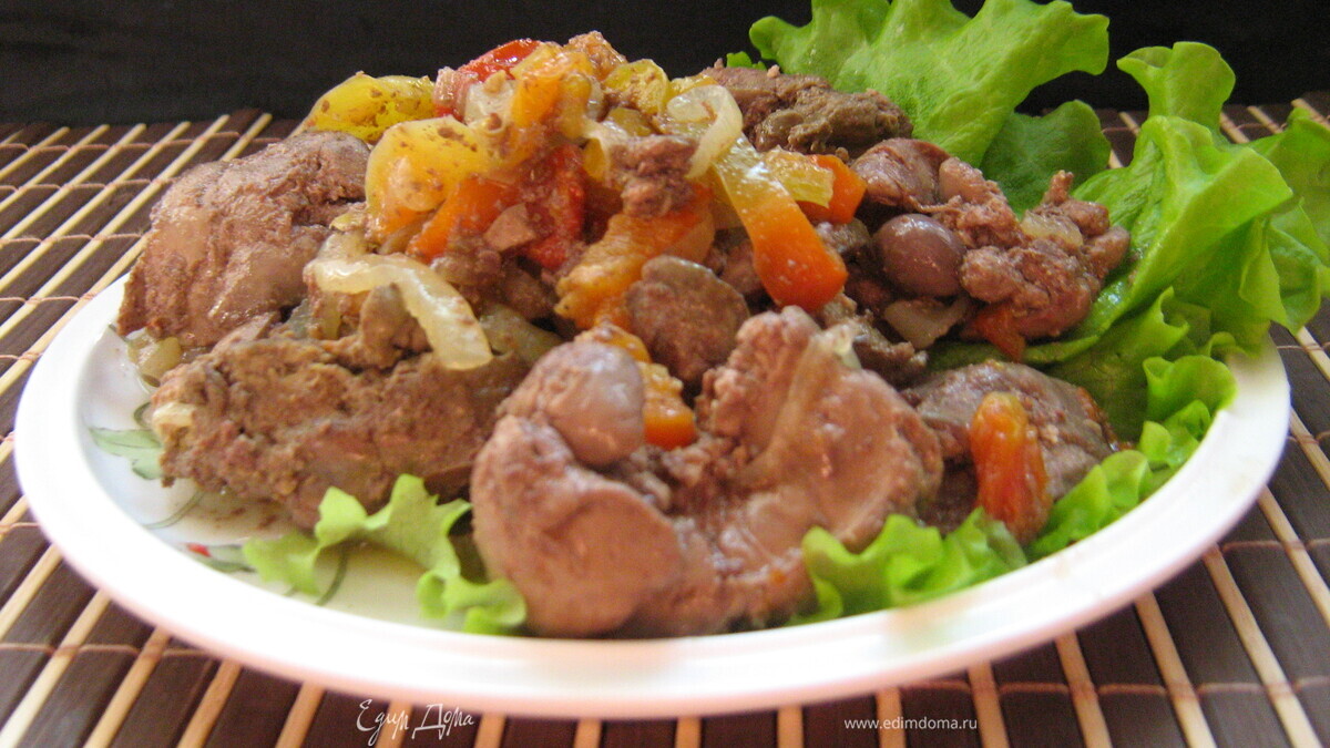 Куриная печень с овощами.