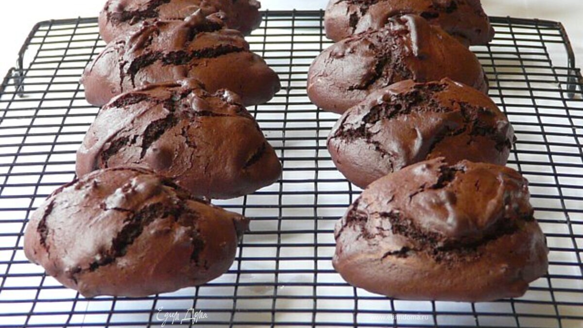 Большое шоколадное печенье