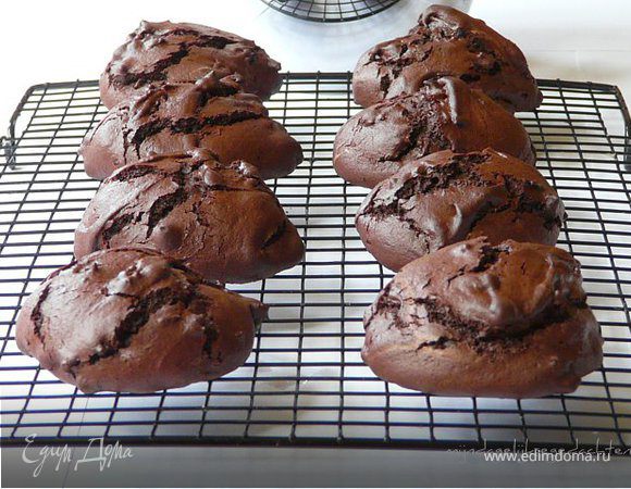 Большое шоколадное печенье Большое шоколадное печенье