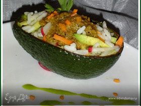 Рисово-овощной салат с соусом из авокадо