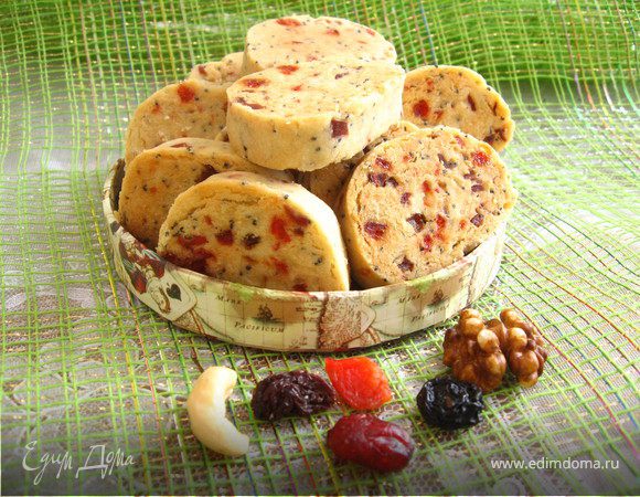 Пасхальное печенье с маком, вяленой клюквой, сушеной вишней и изюмом