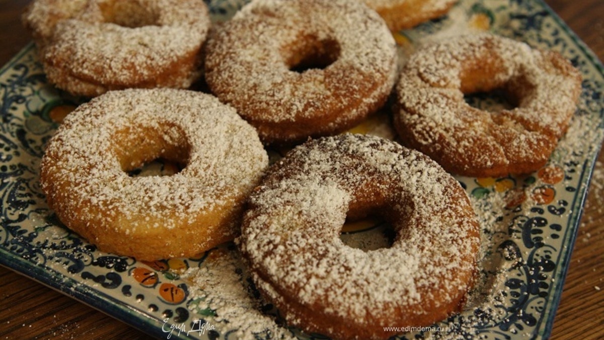 Картофельные пончики в сахарной пудре