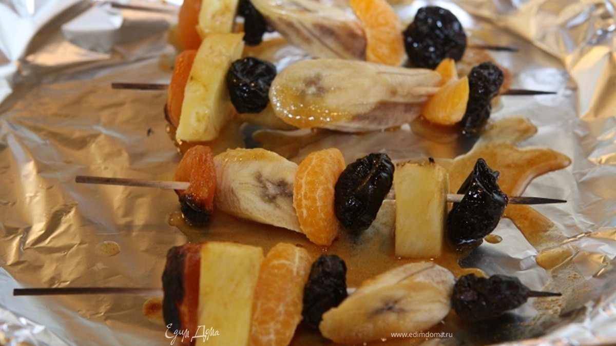 Фруктовые кебабы под апельсиново-медовым соусом                                                                                                                                 