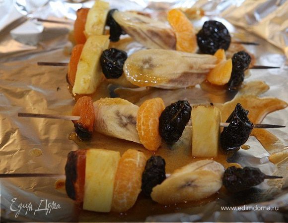 Фруктовые кебабы под апельсиново-медовым соусом                                                                                                                                 
