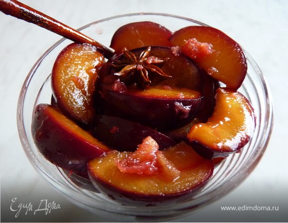 Запечённые сливы с корицей и имбирём