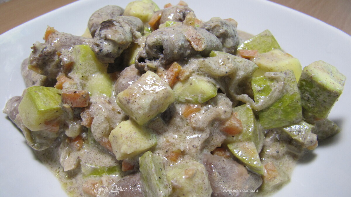 Куриные сердечки с кабачками