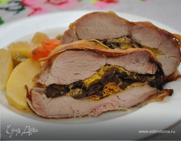 Свинина, фаршированная черносливом и апельсином