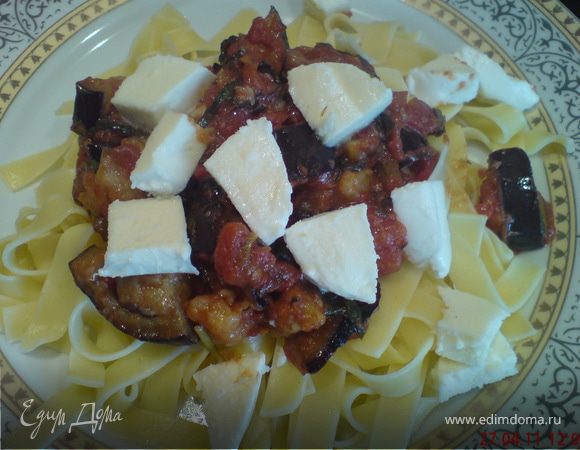 Ригатони по-сицилийски с баклажанами и моцареллой Ригатони по-сицилийски с баклажанами и моцареллой
