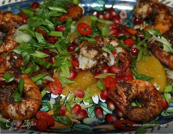 Загорелые креветки с апельсином и гранатом