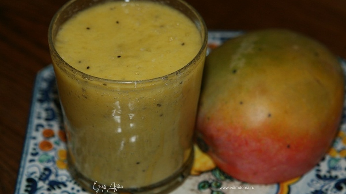 Коктейль из ананаса, манго и киви