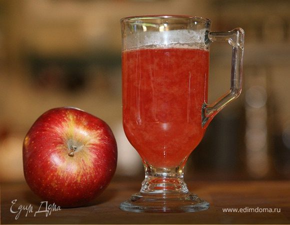 Яблочно-смородиновый чай с медом и корицей Яблочно-смородиновый чай с медом и корицей