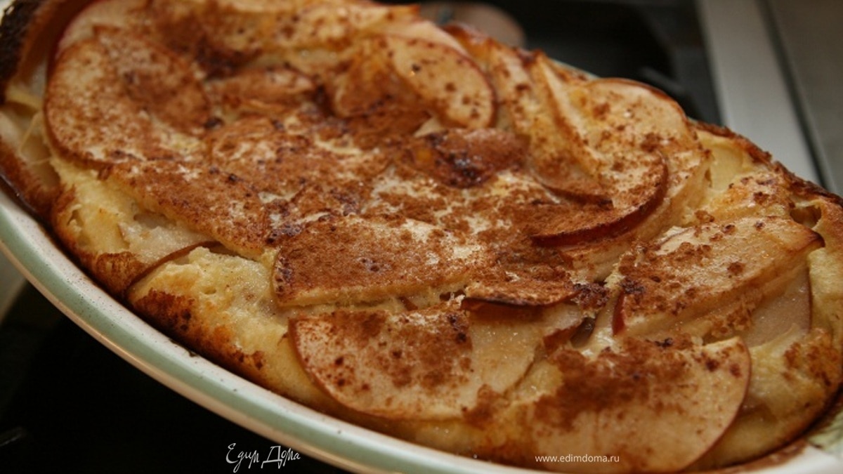 Блинный пирог с яблоками, грушами и корицей