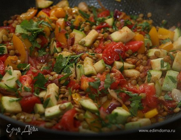 Теплый салат из чечевицы, кабачка и сладкого перца Теплый салат из чечевицы, кабачка и сладкого перца