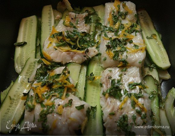 Запеченная лимонная треска с огурцами и сельдереем Запеченная лимонная треска с огурцами и сельдереем