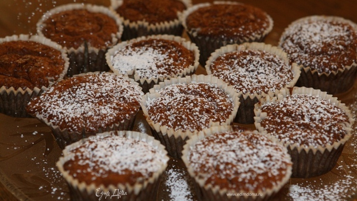 Кексы на месяц с изюмом и миндалем