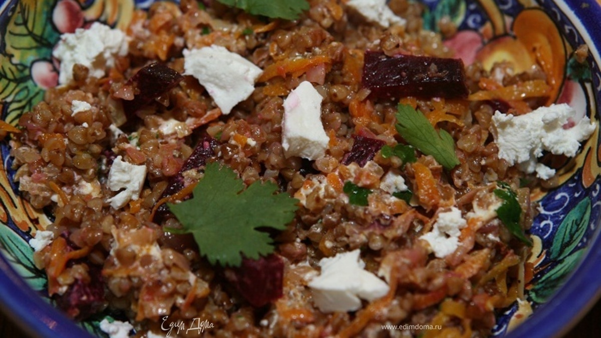 Гречка с овощами, козьим сыром и белым вином