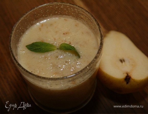 Грушевый смузи с йогуртом и апельсиновым соком
