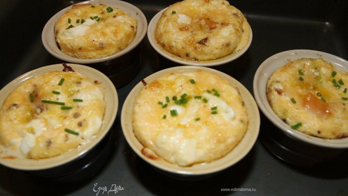 Мини-фриттаты со сладким картофелем, луком-пореем и брынзой
