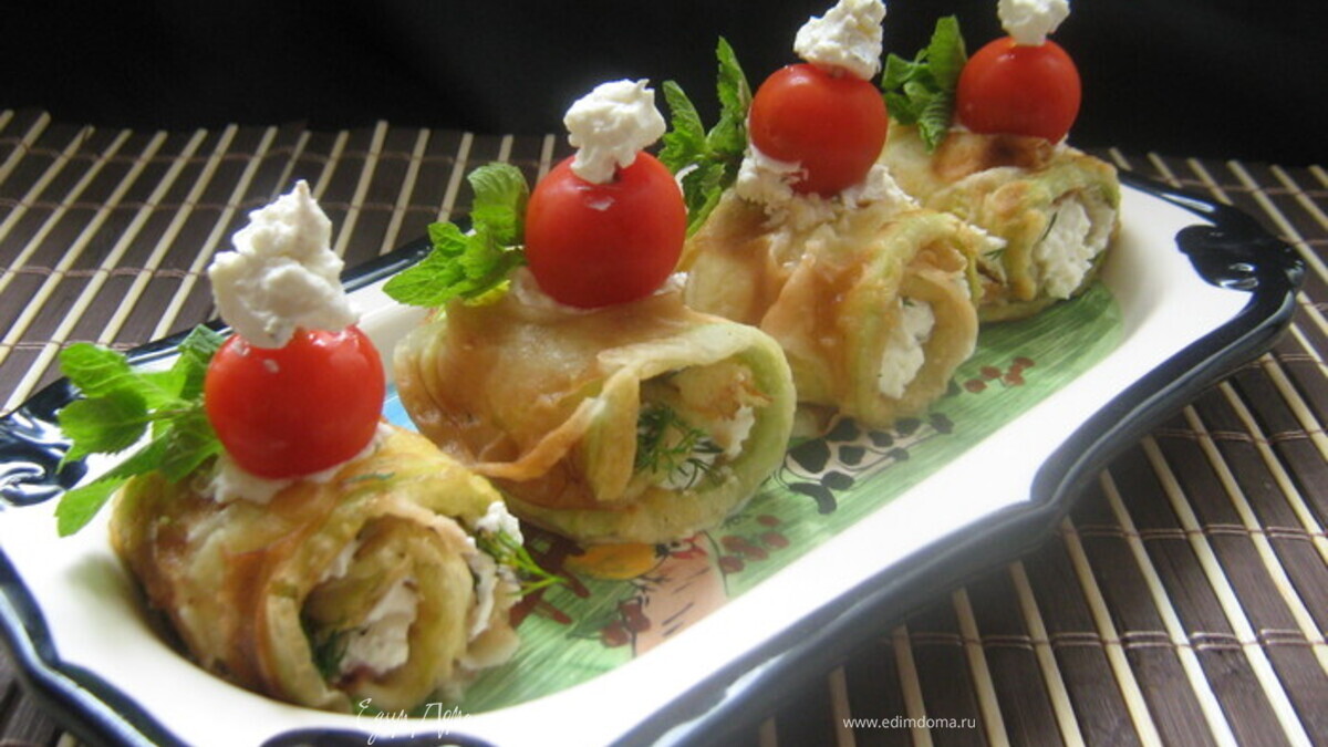 Закусочные рулетики из кабачков (два варианта)