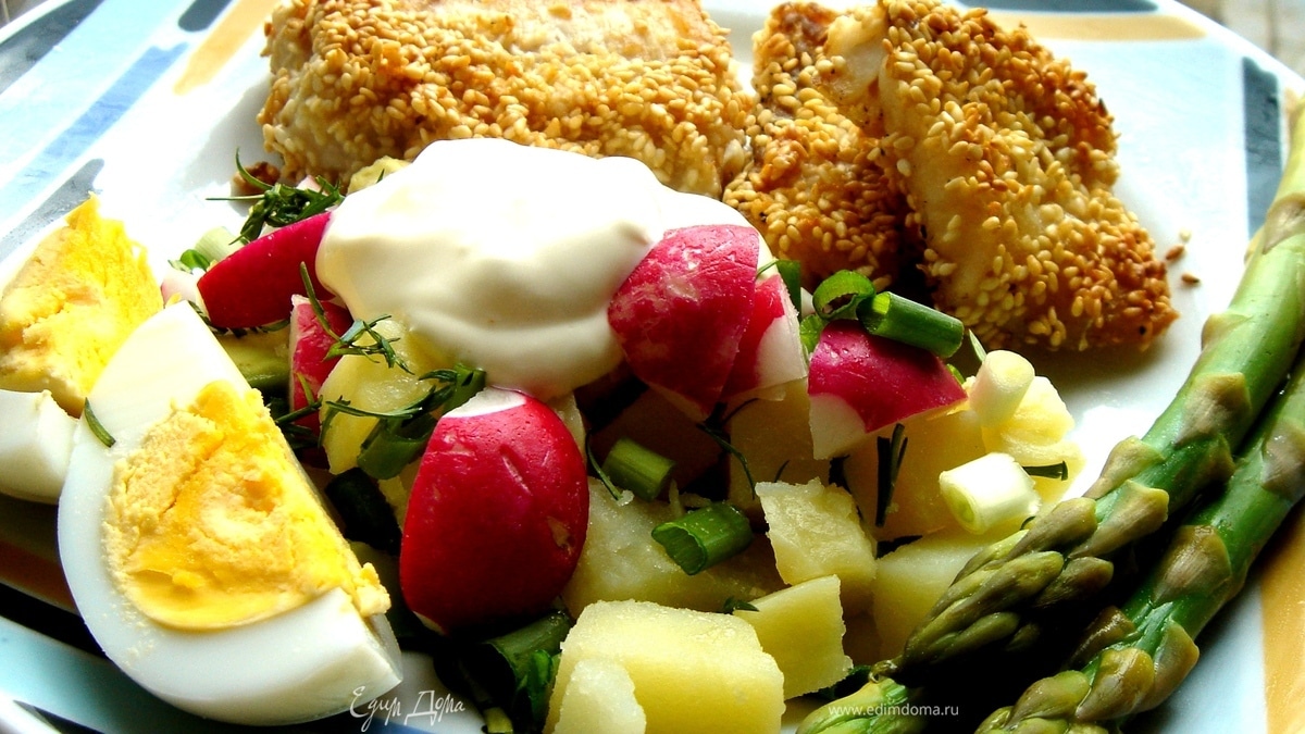 Палтус в кунжутной панировке с картофельным салатом