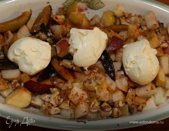 Фрукты, запеченные с клюквой и грецкими орехами