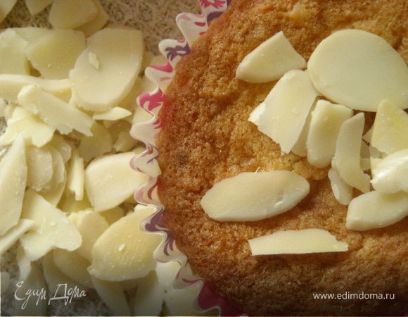 Необычные кексы с кокосовой стружкой и миндальными лепестками