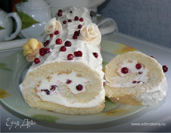 Рулет с суфле и брусникой Рулет с суфле и брусникой