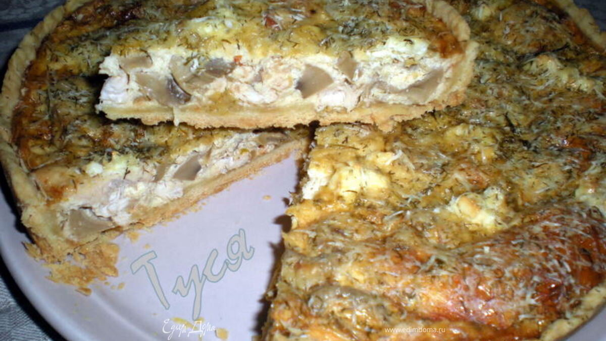 Открытый пирог с курицей и грибами