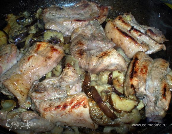 Свинина в вишнёвом соке с баклажанами