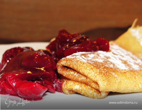 Блинчики на овсяном молоке с фруктовым соусом Блинчики на овсяном молоке с фруктовым соусом