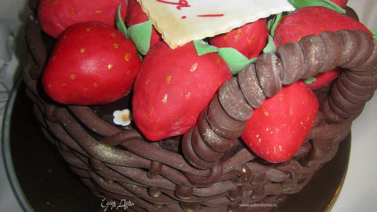 Торт "Корзинка клубники" ( и это все съедобное).)