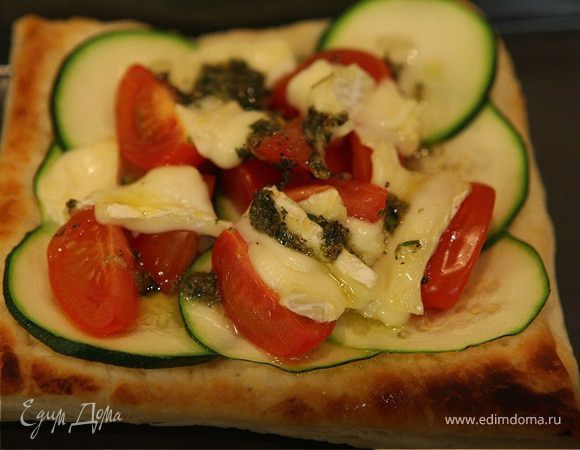 Тарталетки с цукини, помидорами и сыром бри Тарталетки с цукини, помидорами и сыром бри