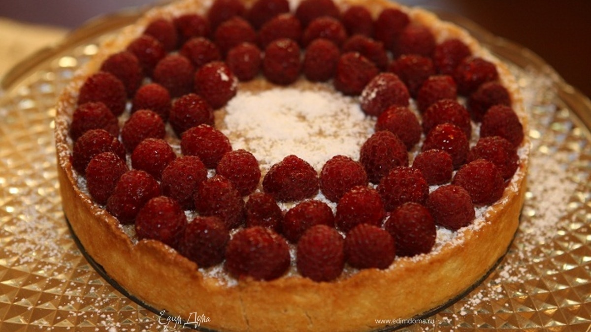 Миндальный пирог с малиной