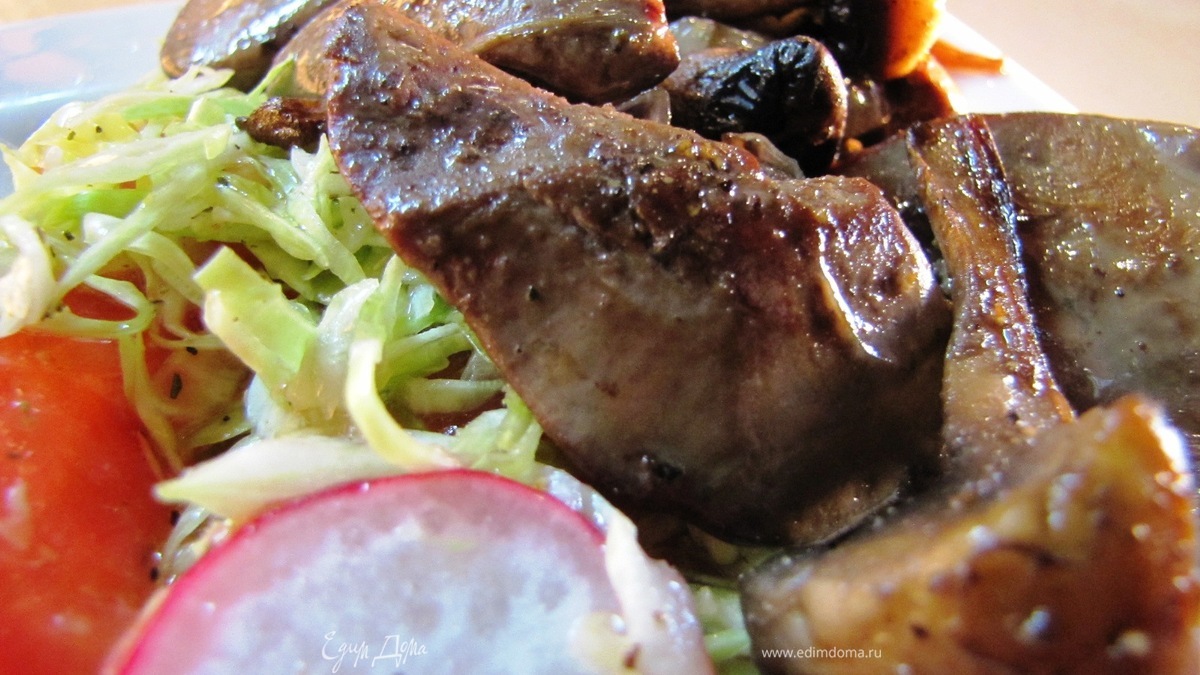 Печень куриная с шампиньонами.